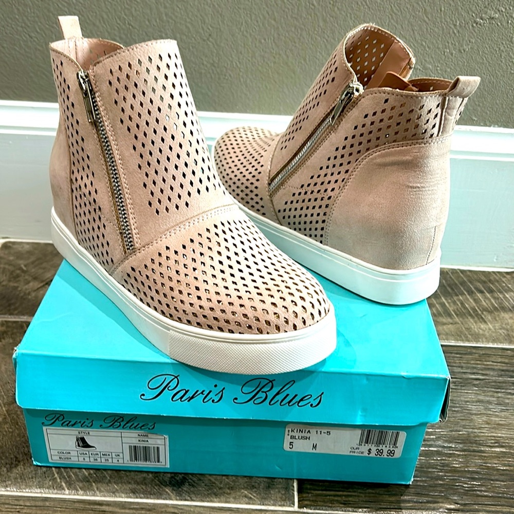 NEW Girls bootie with sparkle